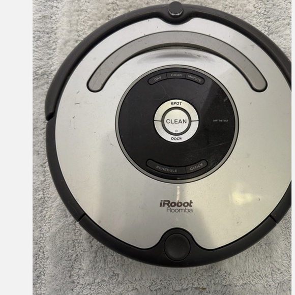 iRobot Roomba 655 Vacuum Cleaning Robot Machine W/charger - Picture 2 of 10